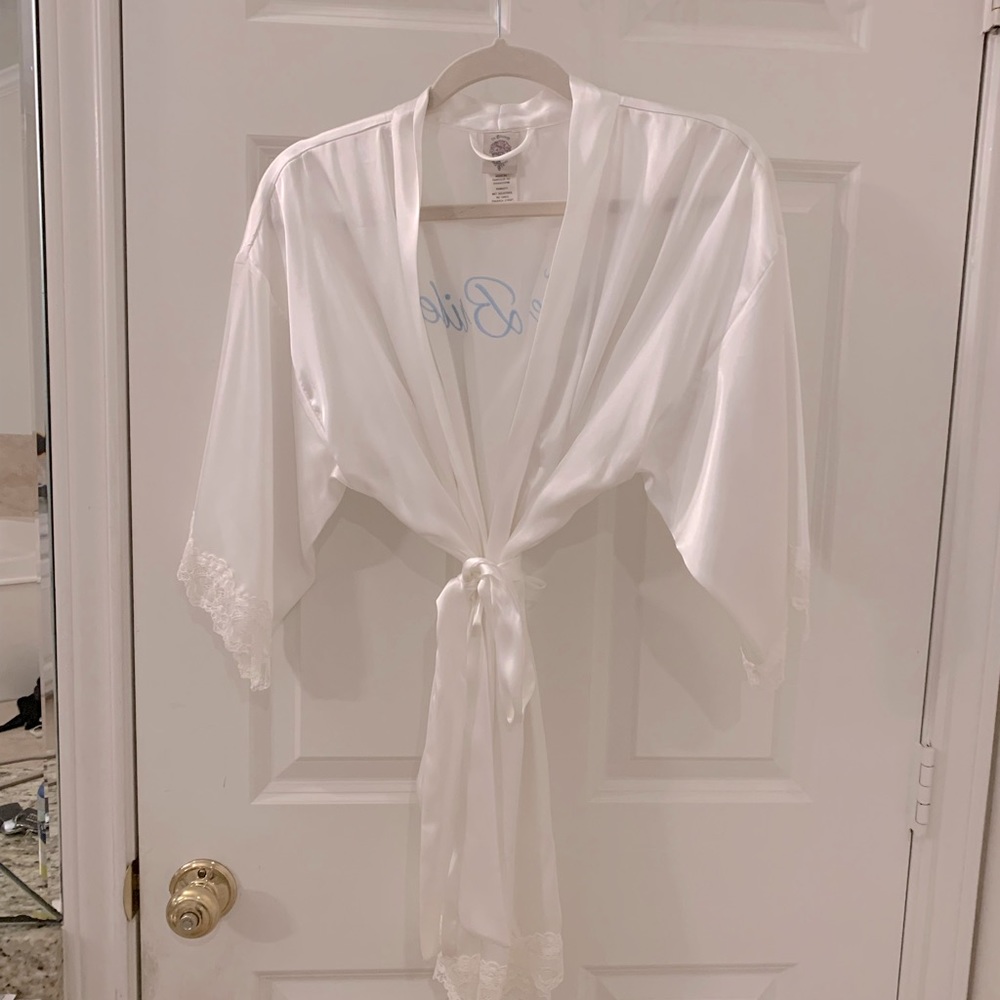 Unworn bridal robe with “bride calligraphy” on the back